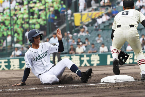 作新学院対岡山学芸館　甲子園は予定通り午前8時にプレーボール（撮影・奥田泰也）
