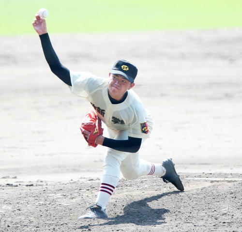 作新学院対岡山学芸館　林勇成は岡山学芸館打線を8回2死までノーヒットピッチングの好投を見せた（撮影・上山淳一）