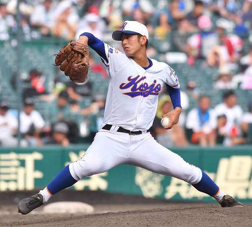 7回途中から登板する宇部鴻城エース池村健太郎（撮影・上田博志）