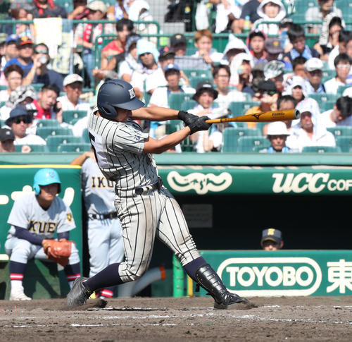 敦賀気比対仙台育英　3回表敦賀気比2死一、二塁、野道大誠は左前に先制適時打を放つ（撮影・梅根麻紀）