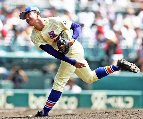 智弁和歌山対星稜　力投する星稜先発の奥川（撮影・狩俣裕三）