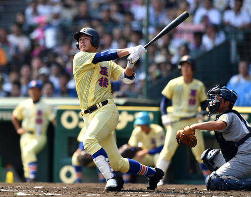 星稜対仙台育英　2回表星稜1死満塁、左越え満塁本塁打を放つ今井（撮影・横山健太）