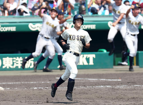 9回裏2死二塁、右飛に終わり、最後の打者となった八戸学院光星・武岡（撮影・白石智彦）