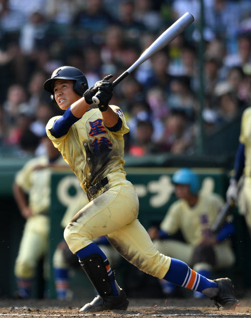 星稜対仙台育英　8回表星稜無死、左越え本塁打を放つ内山（撮影・横山健太）