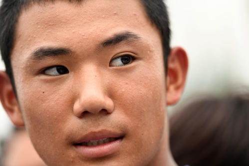 準決勝の中京学院大中京戦に向けて意気込みを語る星稜・奥川（撮影・横山健太）