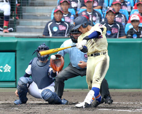 中京学院大中京対星稜　3回裏星稜2死三塁、福本は左前適時打を放つ（撮影・上山淳一）