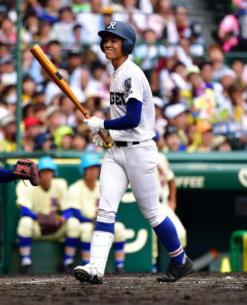 履正社対星稜　3回表履正社2死、四球を選ぶ池田（撮影・清水貴仁）