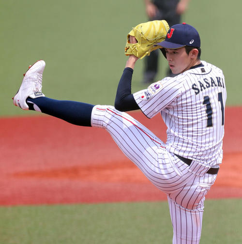 9回、4番手で登板し力投する佐々木（撮影・垰建太）