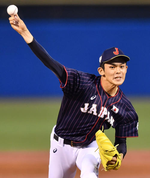 高校日本代表対大学日本代表 高校日本代表先発の大船渡・佐々木(撮影・横山健太)