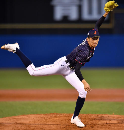 高校日本代表対大学日本代表　高校日本代表先発の大船渡・佐々木（撮影・横山健太）