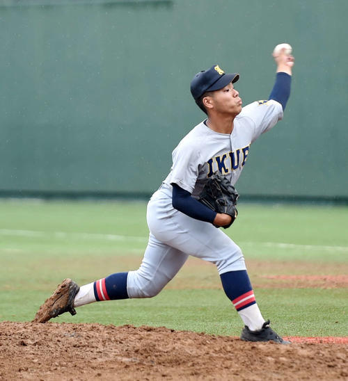 東北対仙台育英　9回表東北無死一、二塁から登板した仙台育英・笹倉（撮影・相沢孔志)