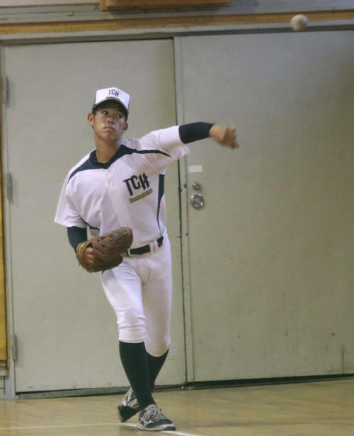 苫小牧中央エース左腕根本、駒苫倒して全道切符誓う - 高校野球写真