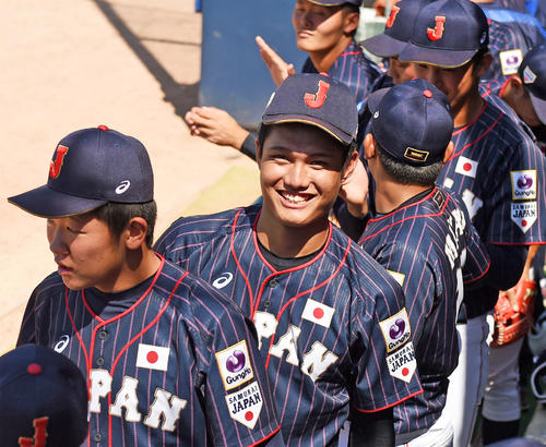 南アフリカにコールド勝利し笑顔を見せる西（撮影・横山健太）