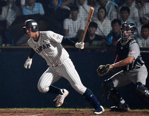 日本対米国　3回裏日本無死満塁、左前2点適時打を放つ石川（撮影・横山健太）