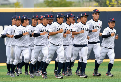 日本対米国　ランニングをする日本代表の選手たち（撮影・横山健太）