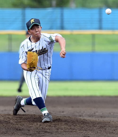 増田対六郷　2番手で登板した増田・下嶋（撮影・山田愛斗）