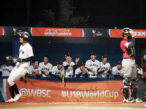 日本対パナマ　2回裏日本1死一、三塁、横山陽樹の中犠飛で同点に追いつく日本（撮影・横山健太）