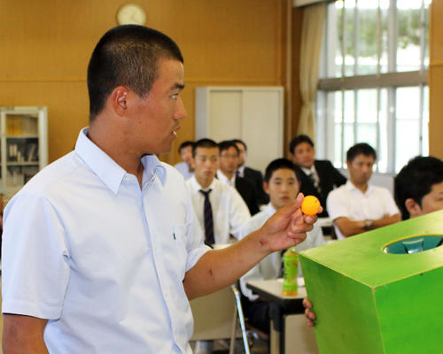 抽選会に臨む北照主将の沖元投手（撮影・永野高輔）