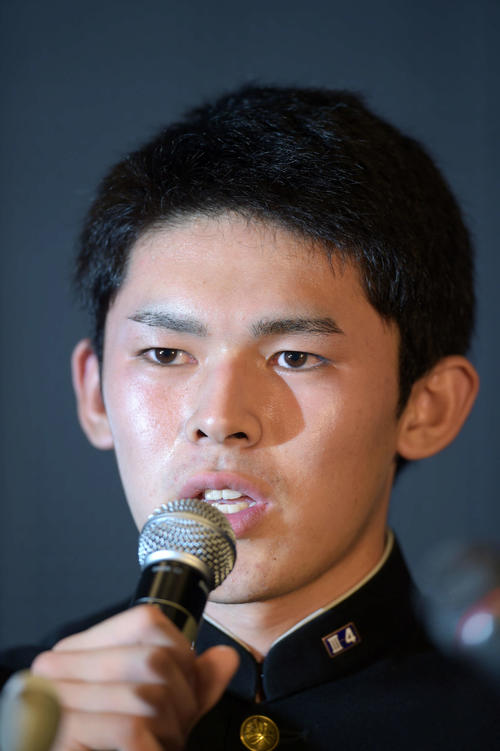 プロ志望を表明した大船渡・佐々木（撮影・横山健太）