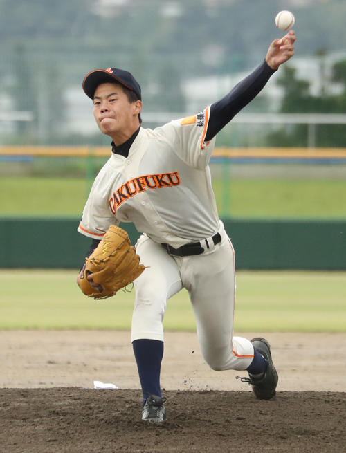 学法福島対福島東　力投する学法福島・辻垣