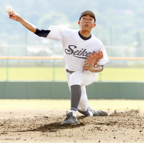福島成蹊対福島西　力投する福島成蹊・松本