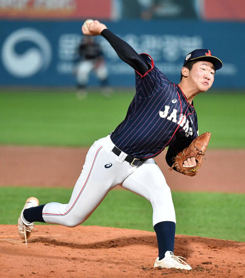 日本対韓国　6回裏から登板した飯塚（撮影・横山健太）