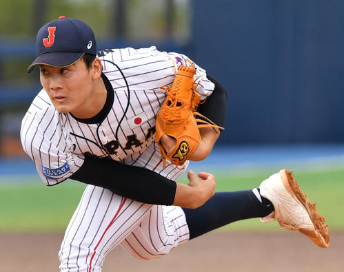 日本対オーストラリア　2回表途中から登板する前（撮影・横山健太）