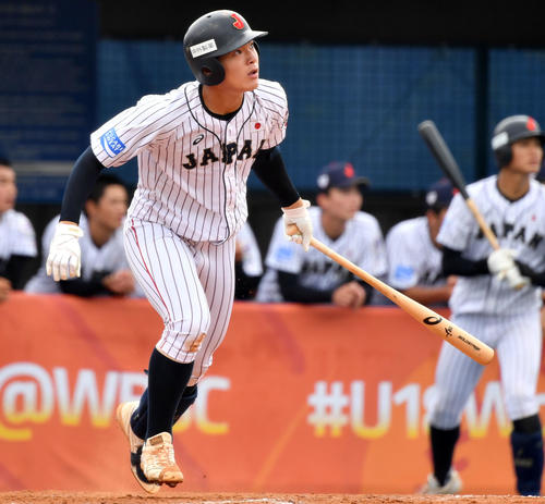日本対オーストラリア　9回裏日本無死、右飛に倒れる石川（撮影・横山健太）