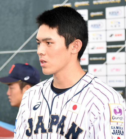 日本対オーストラリア　試合を終え、取材に応じる佐々木（撮影・横山健太）