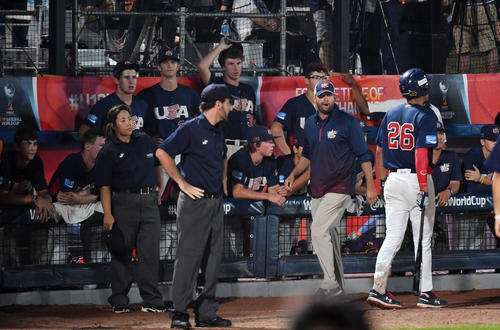 決勝で台湾に敗れ肩を落とす米国ナイン（撮影・横山健太）