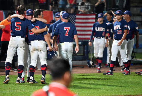 決勝で台湾に敗れ肩を落とす米国ナイン（撮影・横山健太）