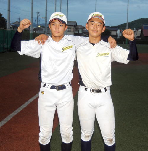 力を合わせてチームを引っ張ることを誓った坂田（左）と宮原