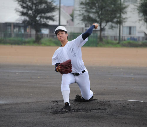 プロ志望届を提出した中越・菅井。引退後も練習を怠らない