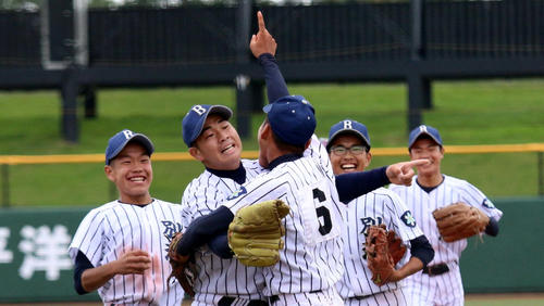 19年ぶりの全道大会進出を決め喜ぶ別海の選手たち（撮影・永野高輔）