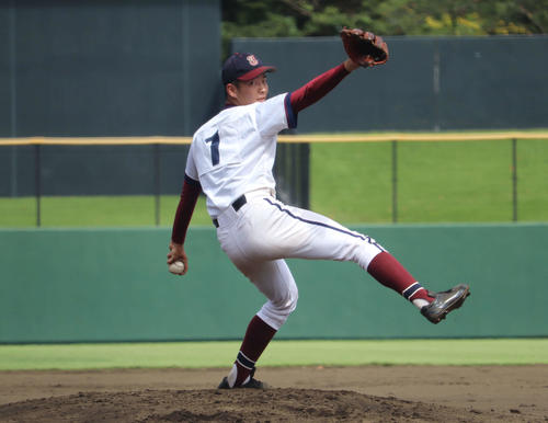 本格派左腕・安達が桐光学園の投打の軸（撮影・金子真仁）