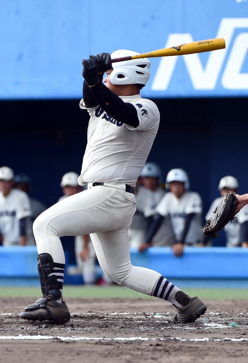 能代松陽対秋田中央　8回表能代松陽無死二、三塁、中前適時打を放つ山田（撮影・山田愛斗）