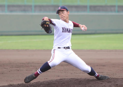 札幌静修対札幌山の手　1失点で完投した札幌山の手・佐藤（撮影・西塚祐司）