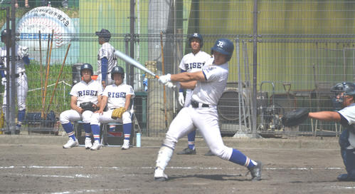 7番左翼で先発出場し、3打数3安打だった履正社・両井（撮影・望月千草）