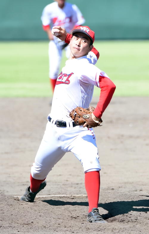 秋田南対由利　捕手で先発し救援登板した由利・佐藤哲（撮影・山田愛斗）