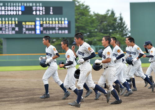 花巻東対大船渡　今夏の再戦でコールド負けを喫した大船渡の選手たち（撮影・鎌田直秀）