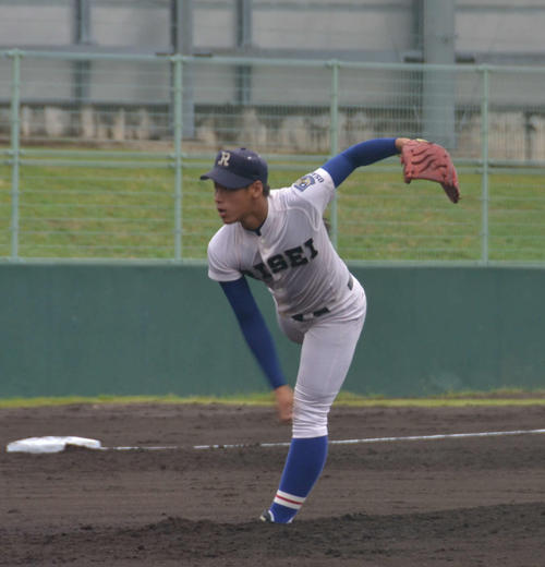 阪南大高との3回戦に先発した履正社・岩崎（撮影・望月千草）