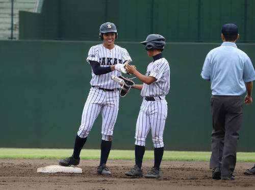 もう少しで本塁打という特大適時二塁打を放った埼玉栄・内田（撮影・金子真仁）