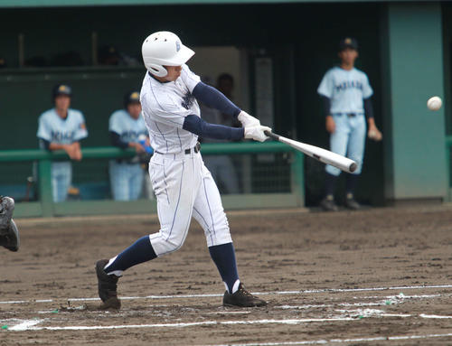 新潟明訓対新潟産大付　0－1の1回1死一、三塁に五十嵐が逆転の3ラン