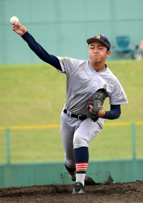 青森山田対弘前東　先発し7回を6安打3失点に抑えた青森山田の高橋（撮影・北村宏平）
