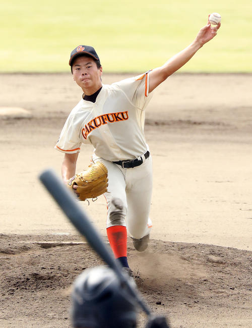 力投する学法福島・辻垣（撮影・野上伸悟）