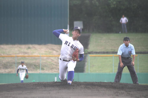 履正社対大商大高　5回を完封した履正社・岩崎（撮影・柏原誠）