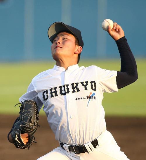 八戸学院光星対中京大学中京　タイブレークで力投する中京大学中京・不後（撮影・河田真司）