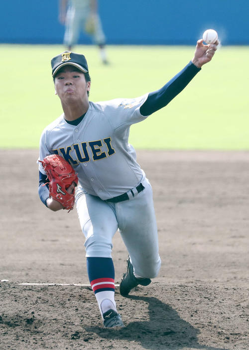 仙台育英対関東第一　先発し力投する仙台育英・笹倉（撮影・鈴木正人）