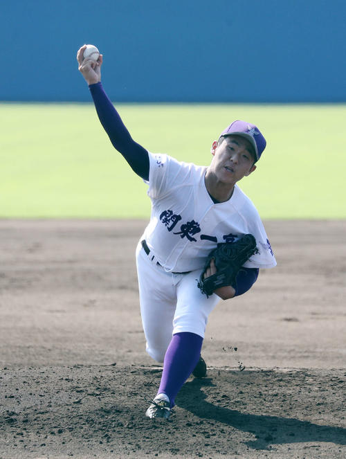 海星対関東第一　先発し力投する関東第一・谷（撮影・鈴木正人）
