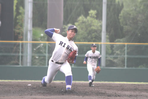 履正社対東海大大阪仰星　7回を完封した履正社・岩崎（撮影・柏原誠）